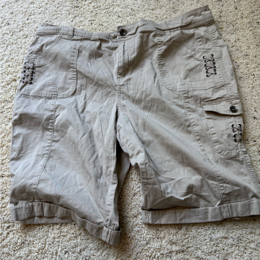 Women’s Style and Co Cargo Shorts